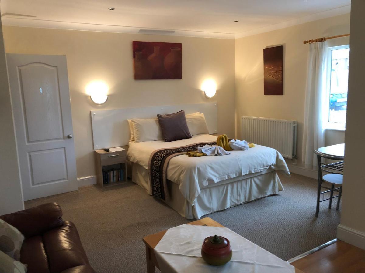 Hogwarts Bed And Continental Breakfast Vila Sheerness Exterior foto