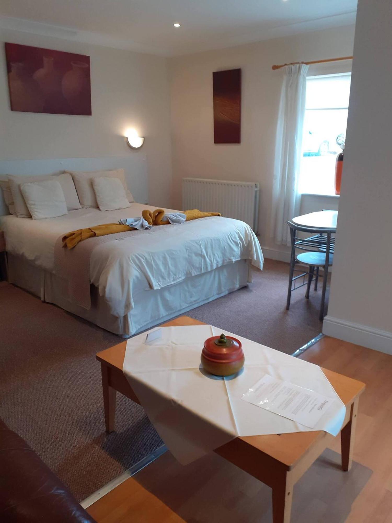 Hogwarts Bed And Continental Breakfast Vila Sheerness Quarto foto
