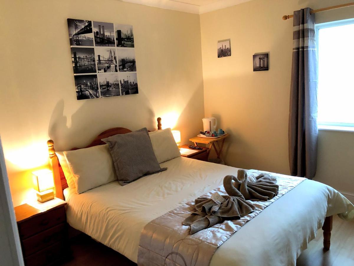 Hogwarts Bed And Continental Breakfast Vila Sheerness Exterior foto